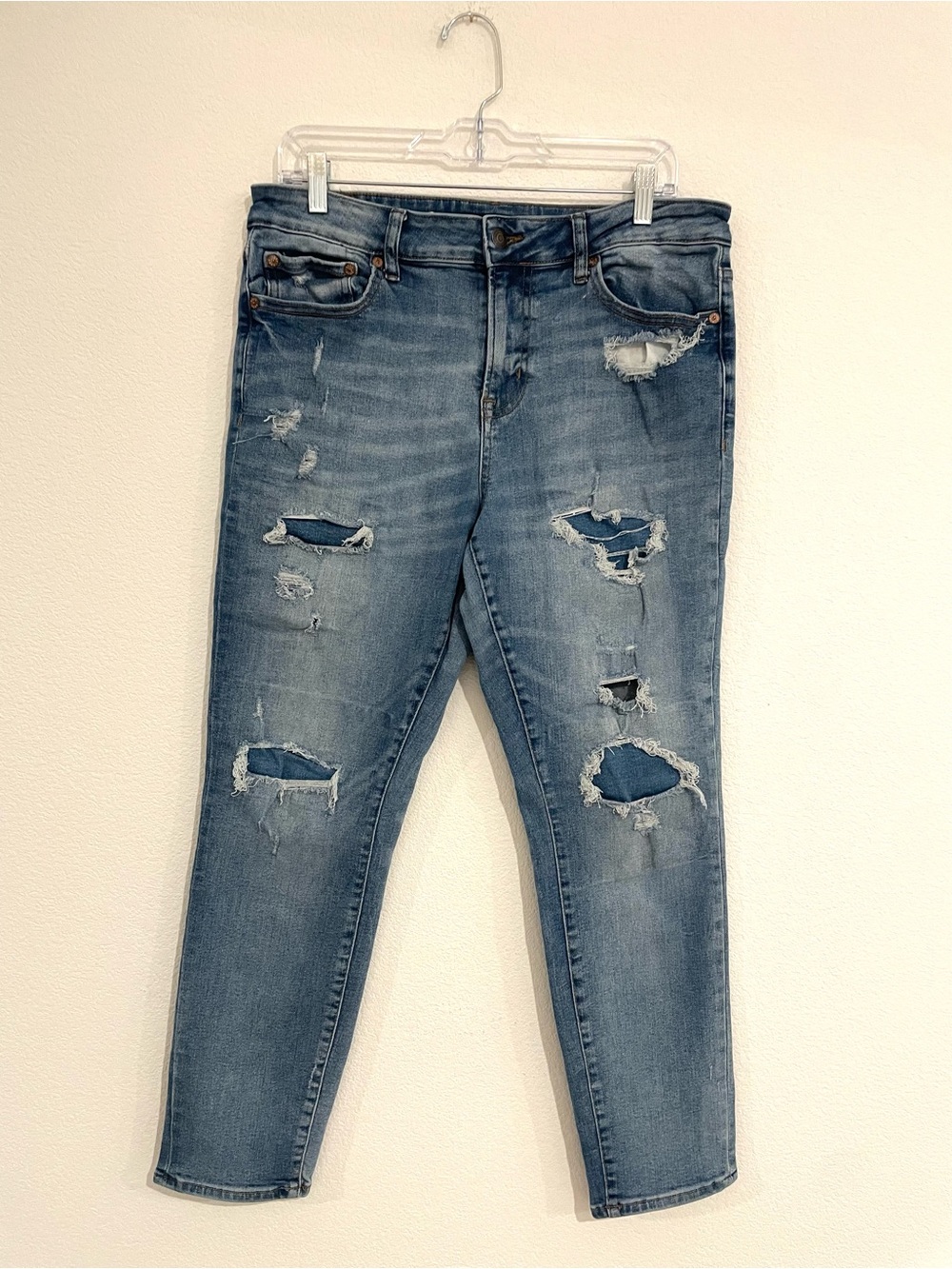 Aeropostale Athletic Skinny Mens 31/30 Light Wash Distressed Jeans